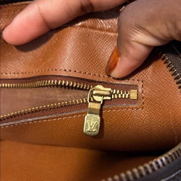 Vintage Louis Vuitton Monogram Marly Dragonne clutch. - Picture 3 of 17